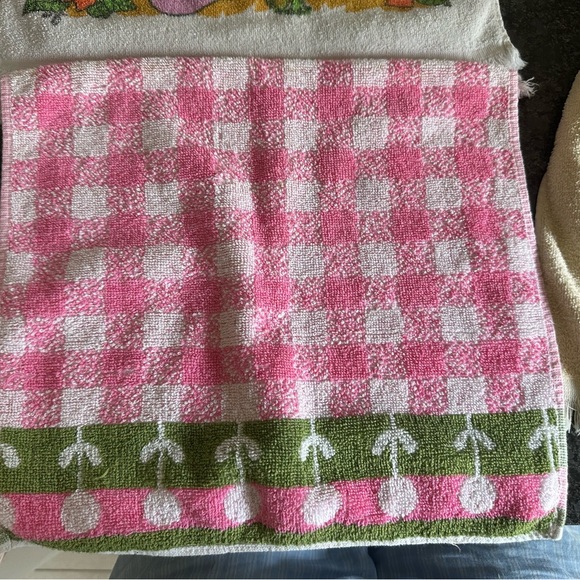 Vintage kitchen hand towels - Picture 2 of 8
